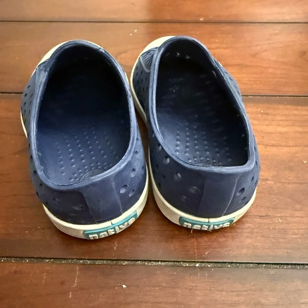 Native Jefferson Blue and White Water Shoes Slip-On‎